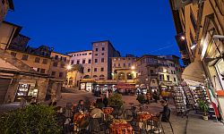 Piazza setting beside Hotel Italia in Cortona