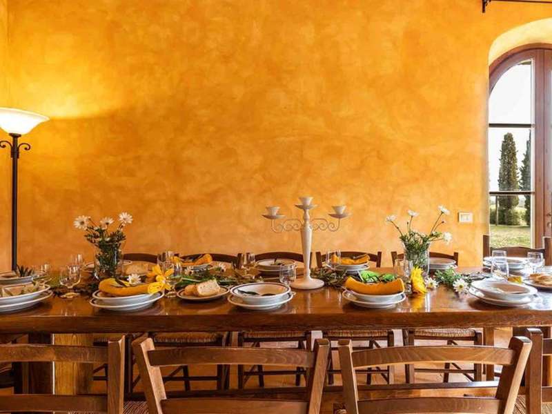 Poderuccio Dining Table