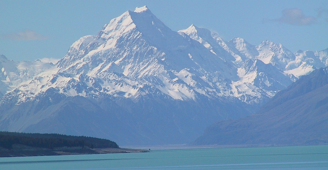 Mountain and lake landscape in New Zealand
