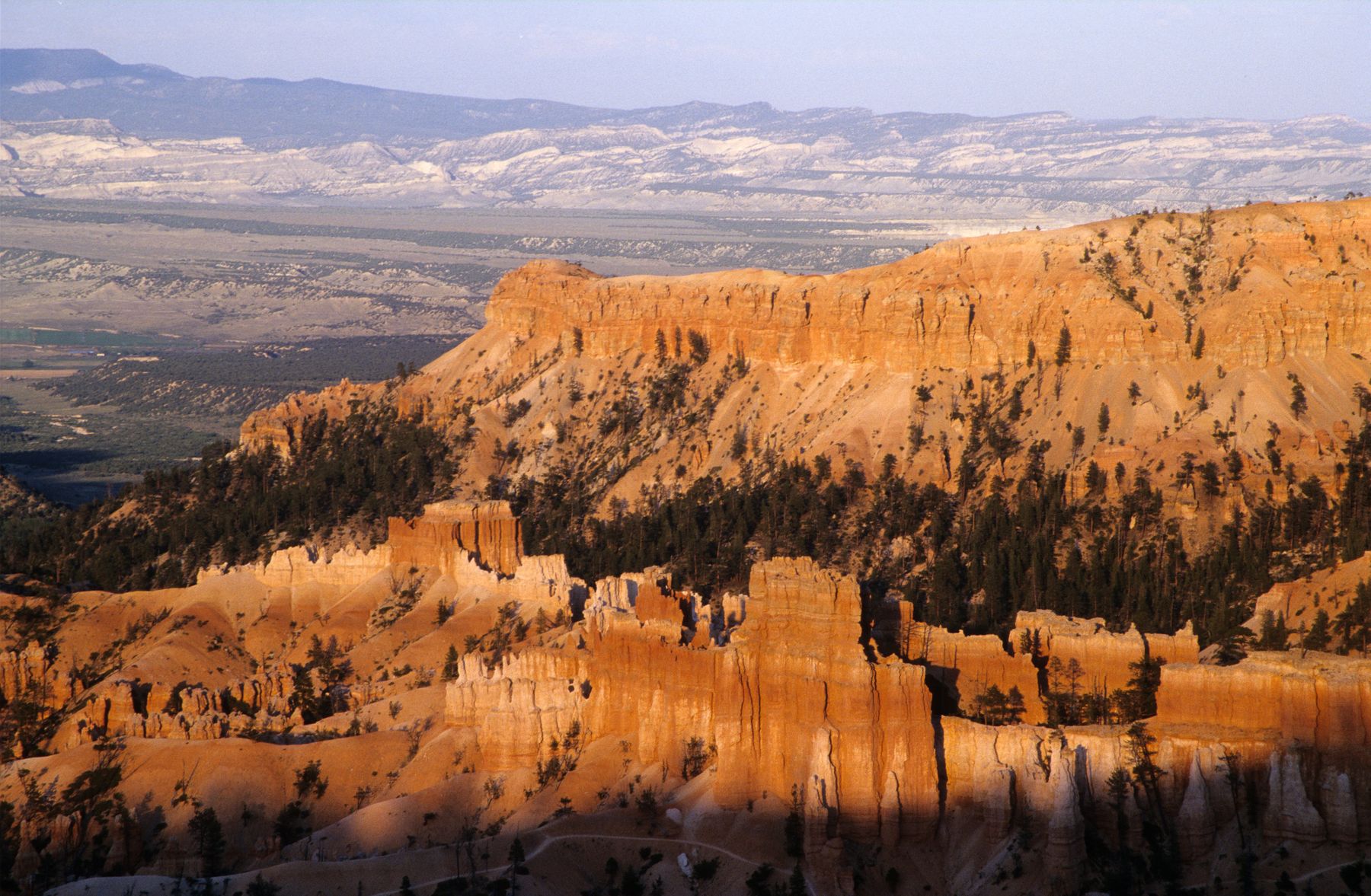 Sunlit hoodoos and ridges in Bryce Canyon National Park